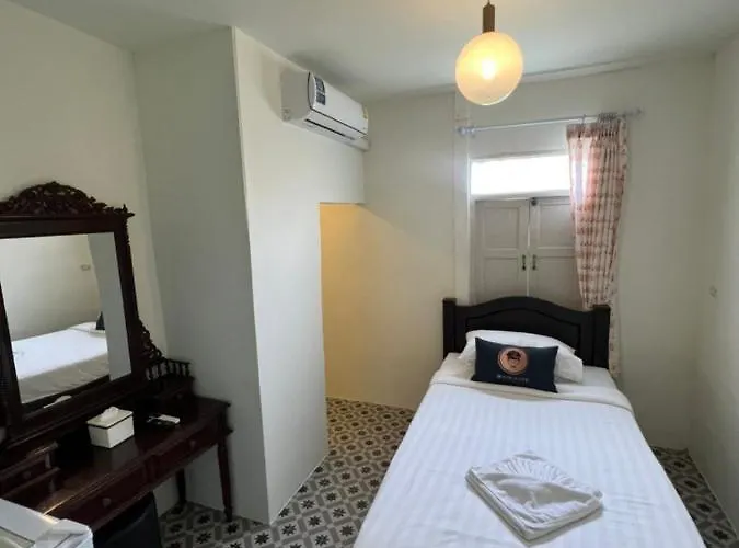Roomquest Rim Praya Dinsor Road