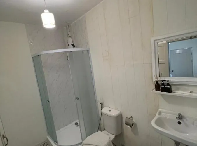 Hotel Roomquest Rim Praya Dinsor Road