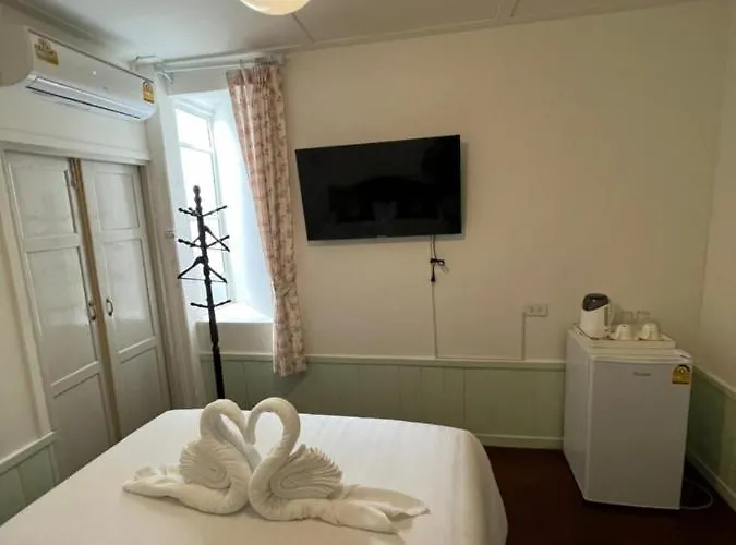 Roomquest Rim Praya Dinsor Road 3* Bangkok