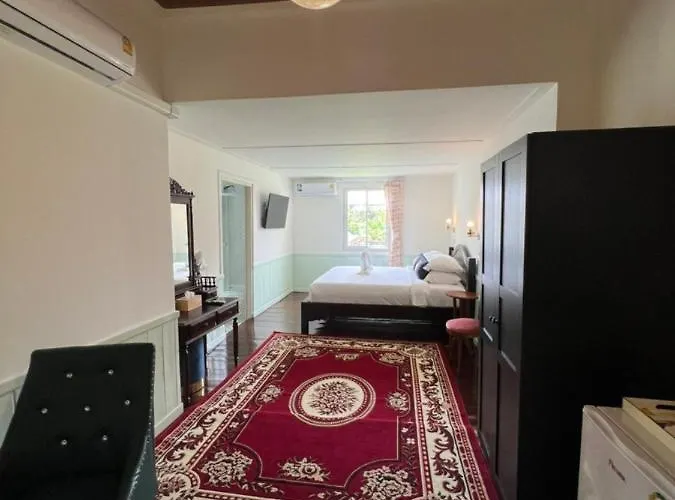 Hotel Roomquest Rim Praya Dinsor Road Bangkok