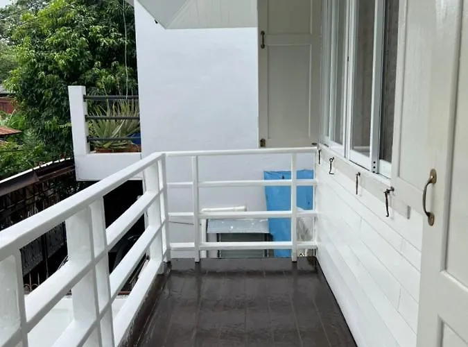 Roomquest Rim Praya Dinsor Road 3*