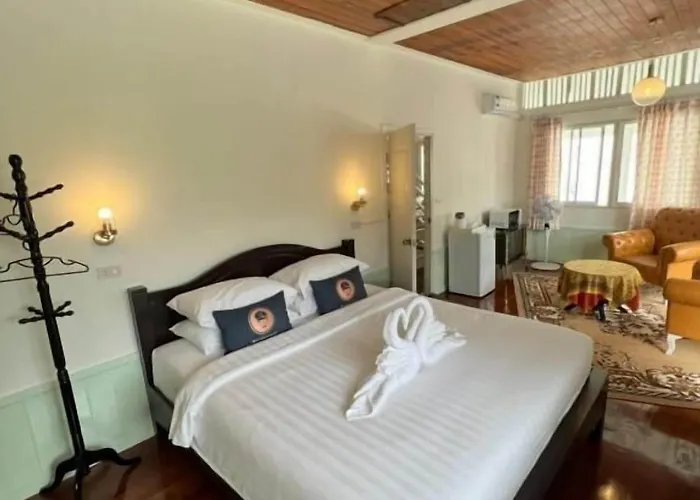 Hotel Roomquest Rim Praya Dinsor Road 3*