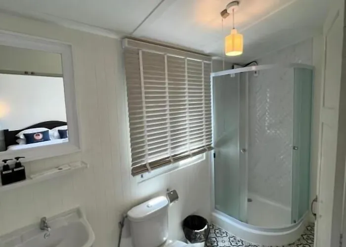 Roomquest Rim Praya Dinsor Road Hotel Bangkok