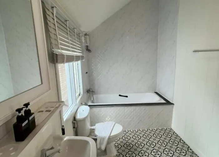 Roomquest Rim Praya Dinsor Road 3*